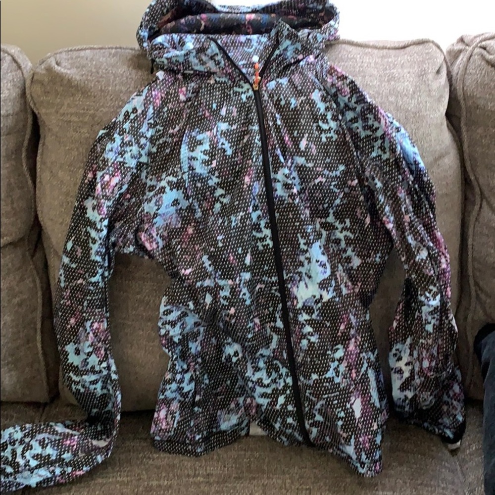 Lululemon windbreaker